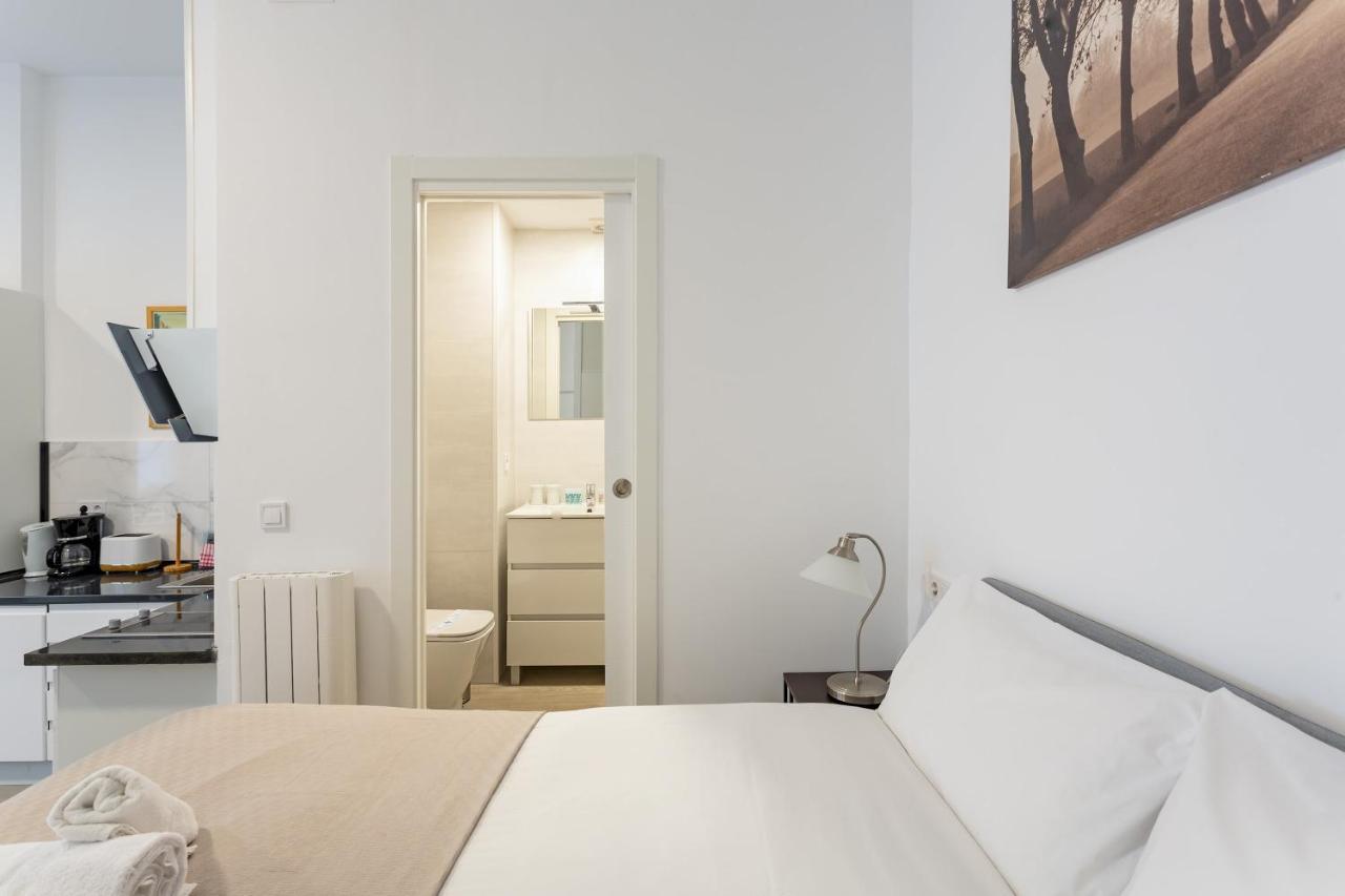 1 Bedroom 1 Bathroom Furnished - Av De America - Studio - Mintystay Madryt Zewnętrze zdjęcie