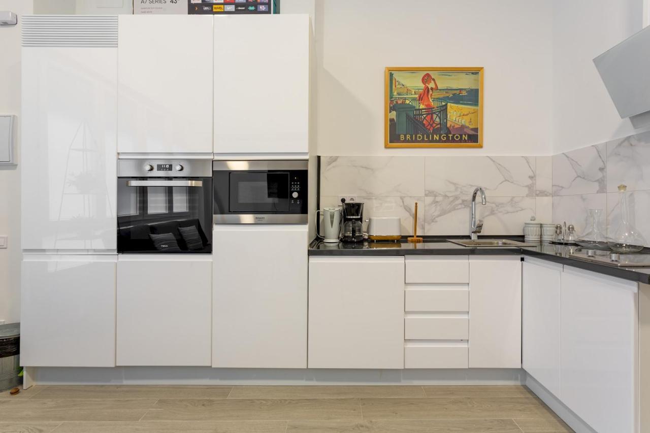 1 Bedroom 1 Bathroom Furnished - Av De America - Studio - Mintystay Madryt Zewnętrze zdjęcie